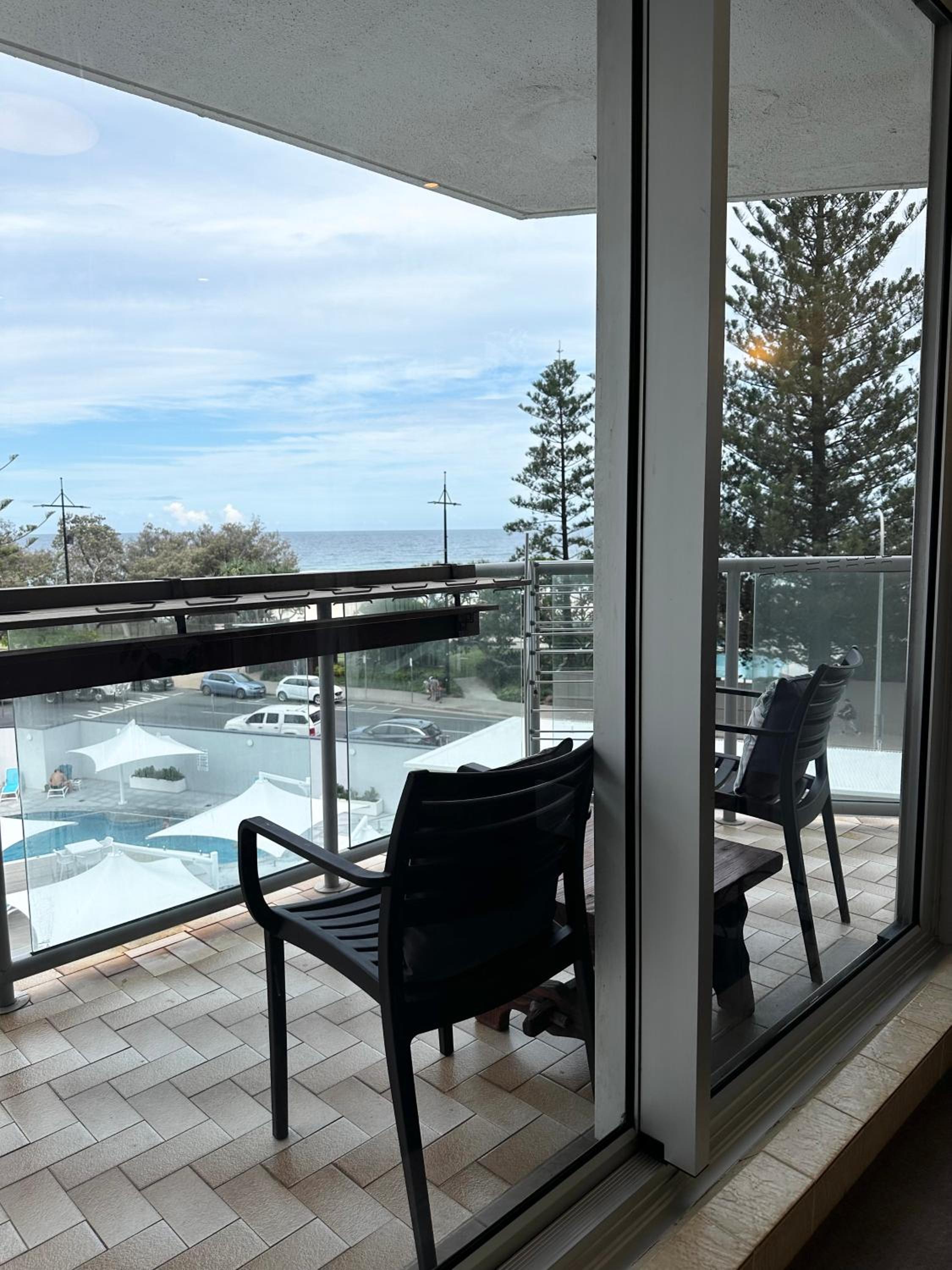 Core beachfront 2 Bedrooms Apartment by Gold Coast Premium