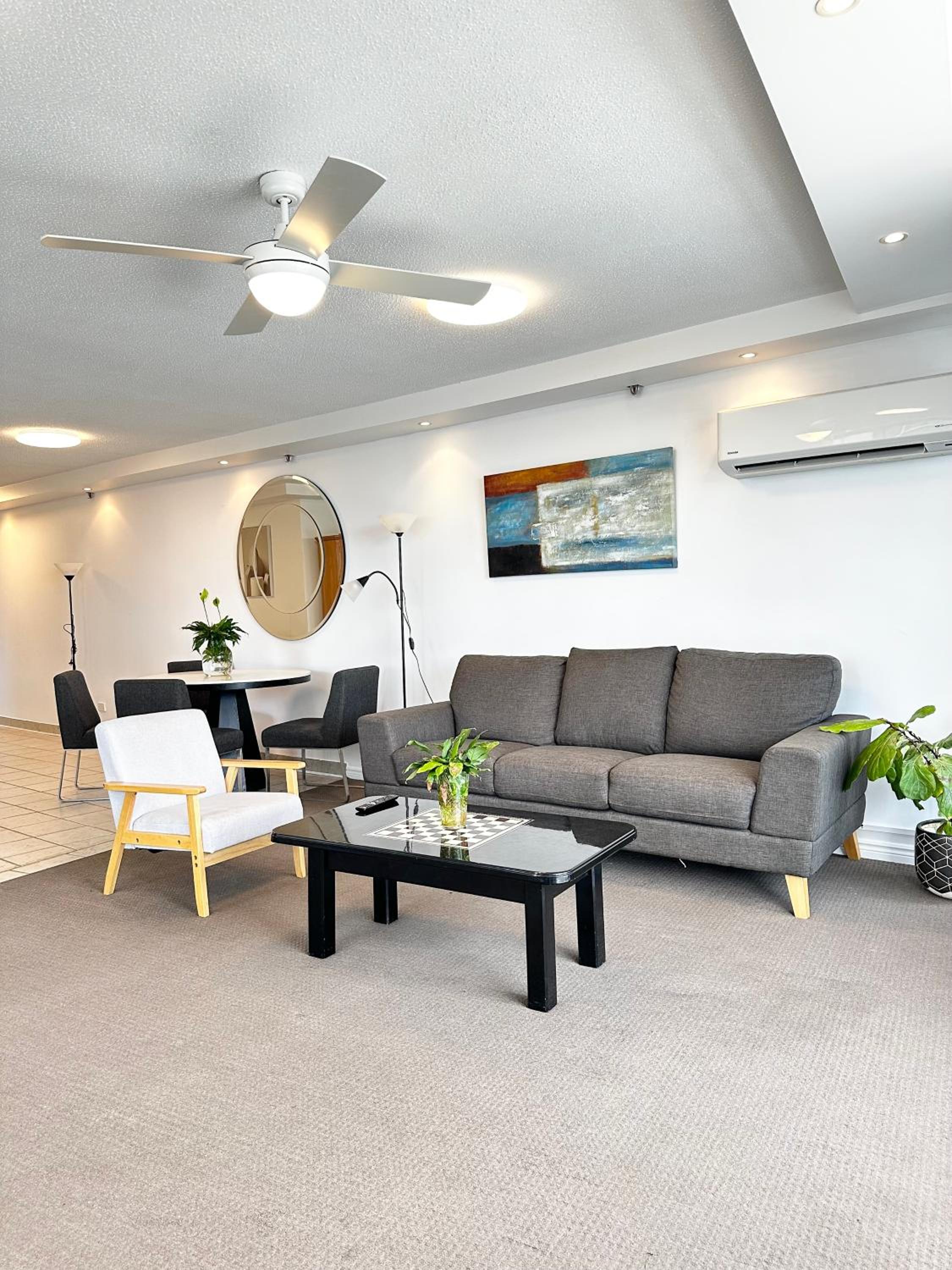 Core beachfront 2 Bedrooms Apartment by Gold Coast Premium