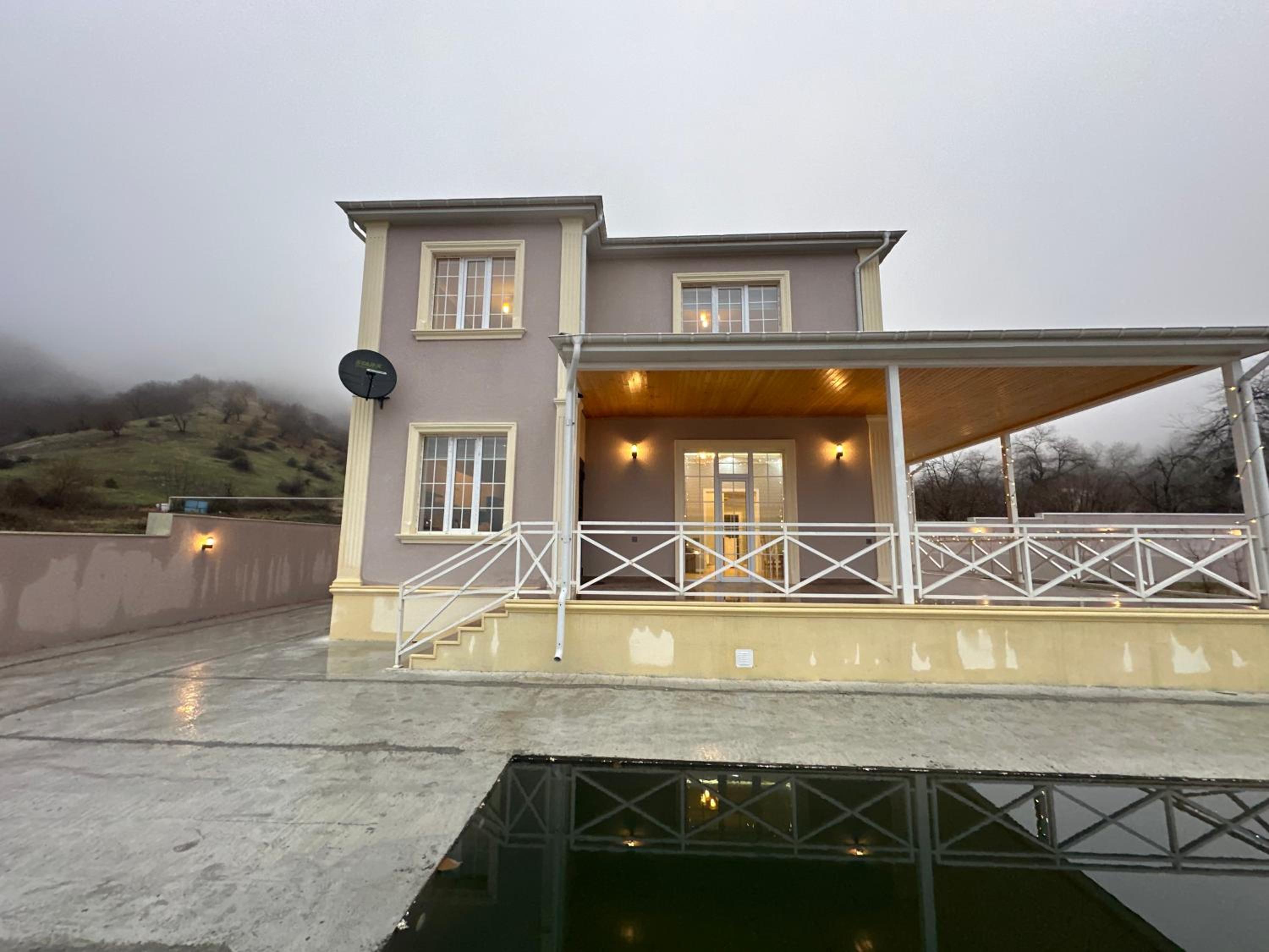 JLYN HOUSE