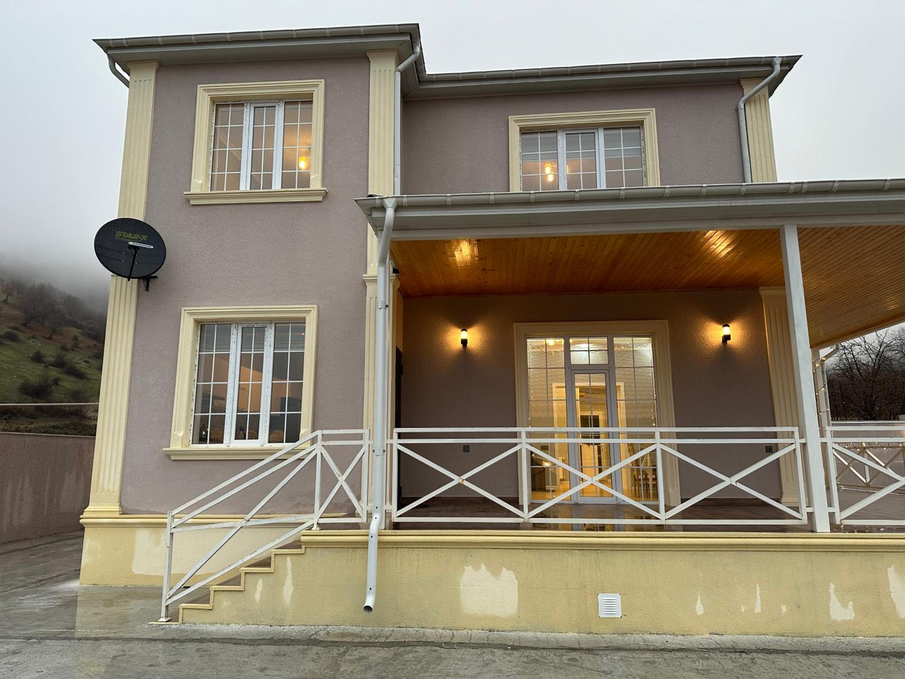 JLYN HOUSE