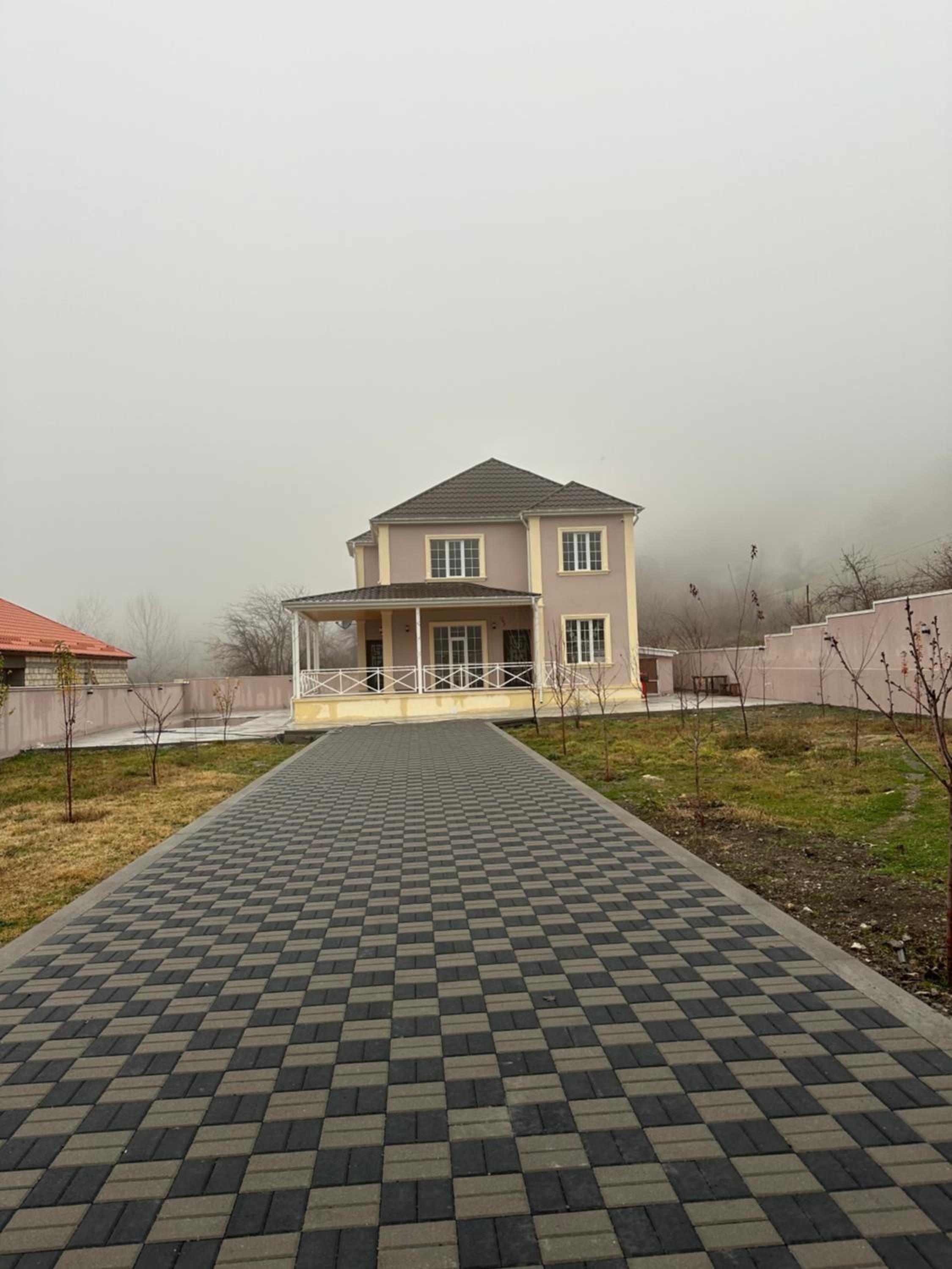 JLYN HOUSE
