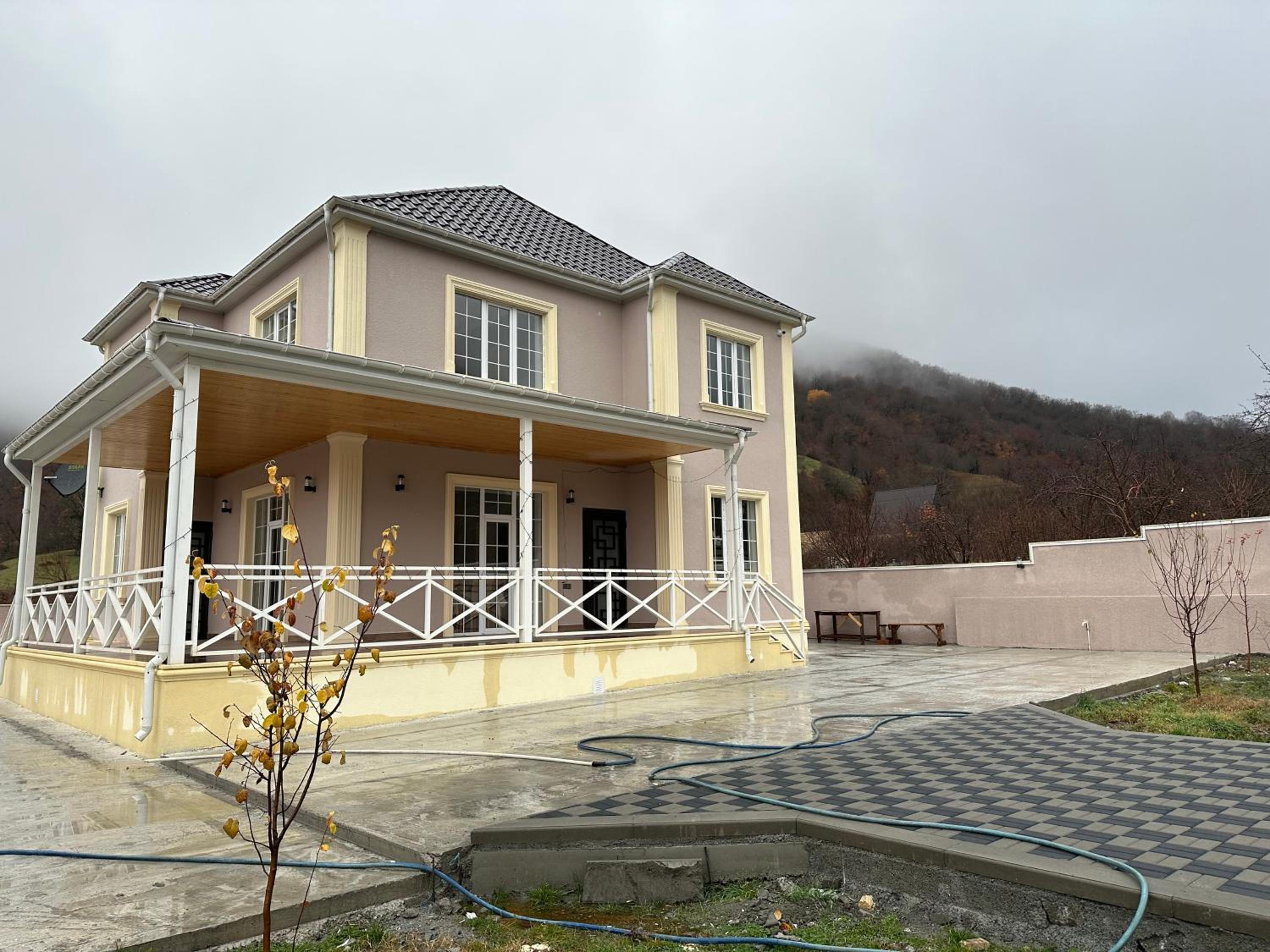 JLYN HOUSE