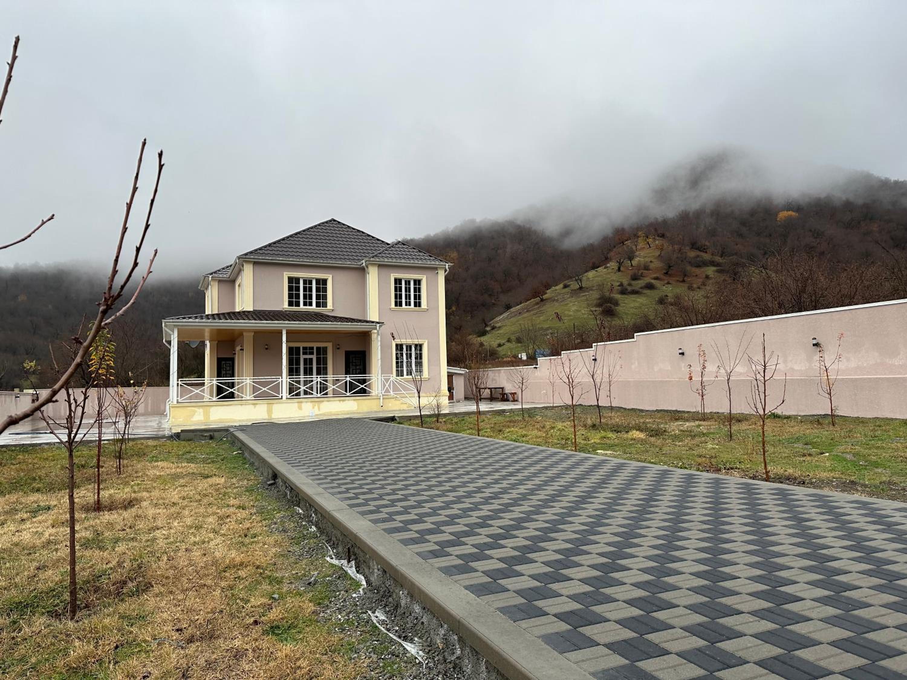 JLYN HOUSE