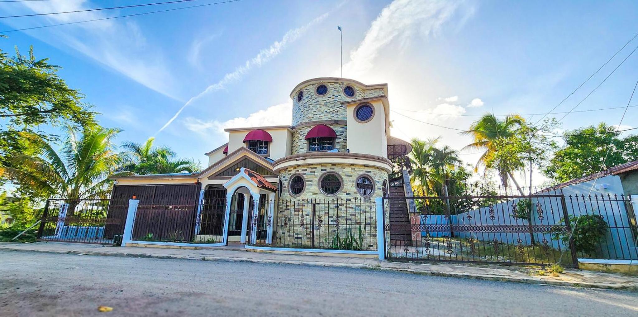 Villa lujosa con piscina bayaguana