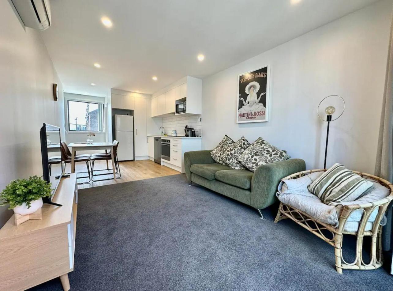 Immaculate - 2 Bedroom Townhouse close to Fruitvale train station