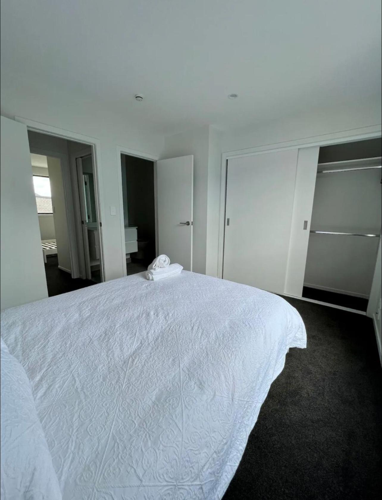 Immaculate - 2 Bedroom Townhouse close to Fruitvale train station photo 5