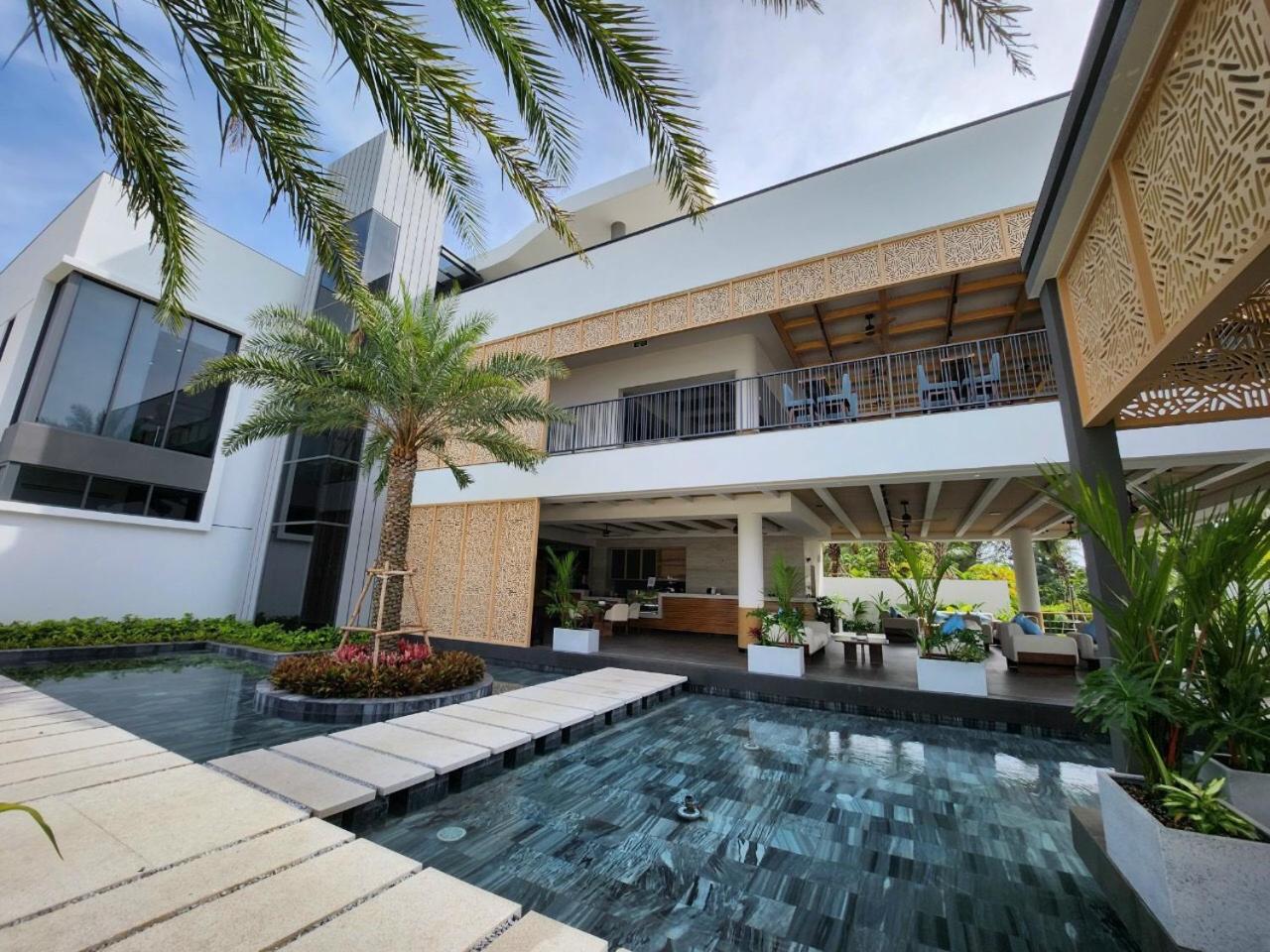 Beachfront Villa 4 Bedrooms Sanctuary Ho Tram Resort