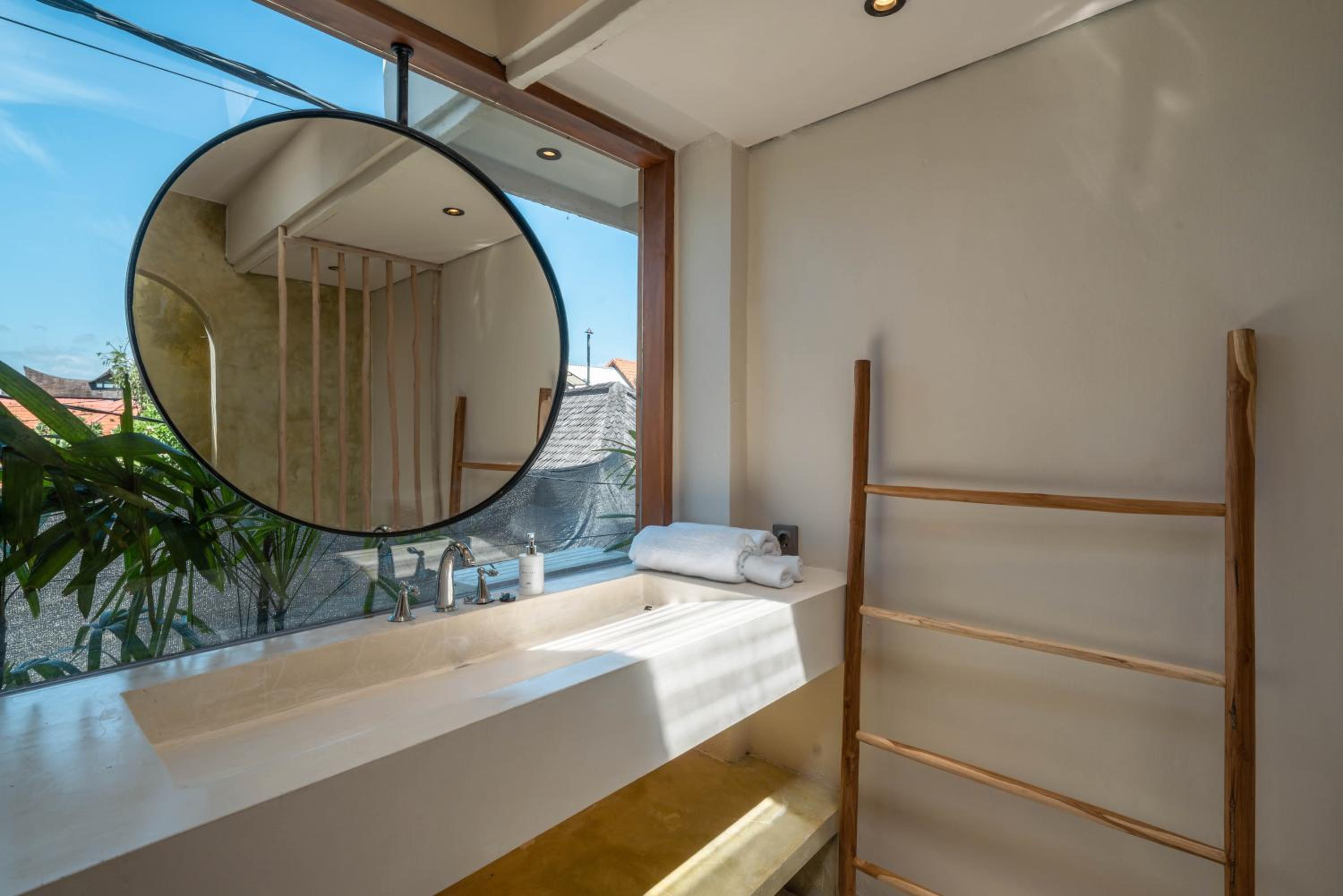 Casa Galicia - Spacious Central 7BR Villa, Pool & Sunset Rooftop view 4