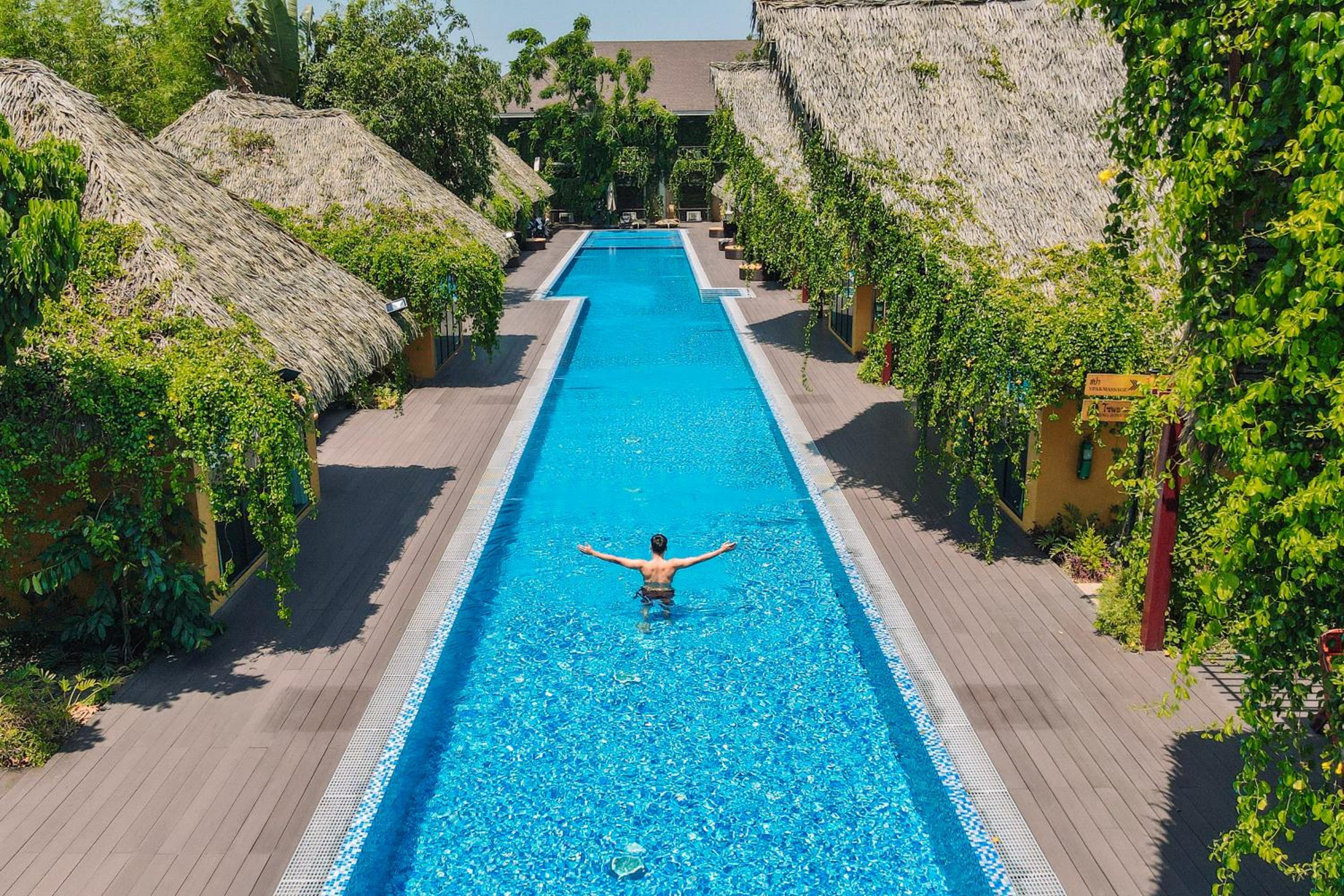 Khum Damnoen Resort