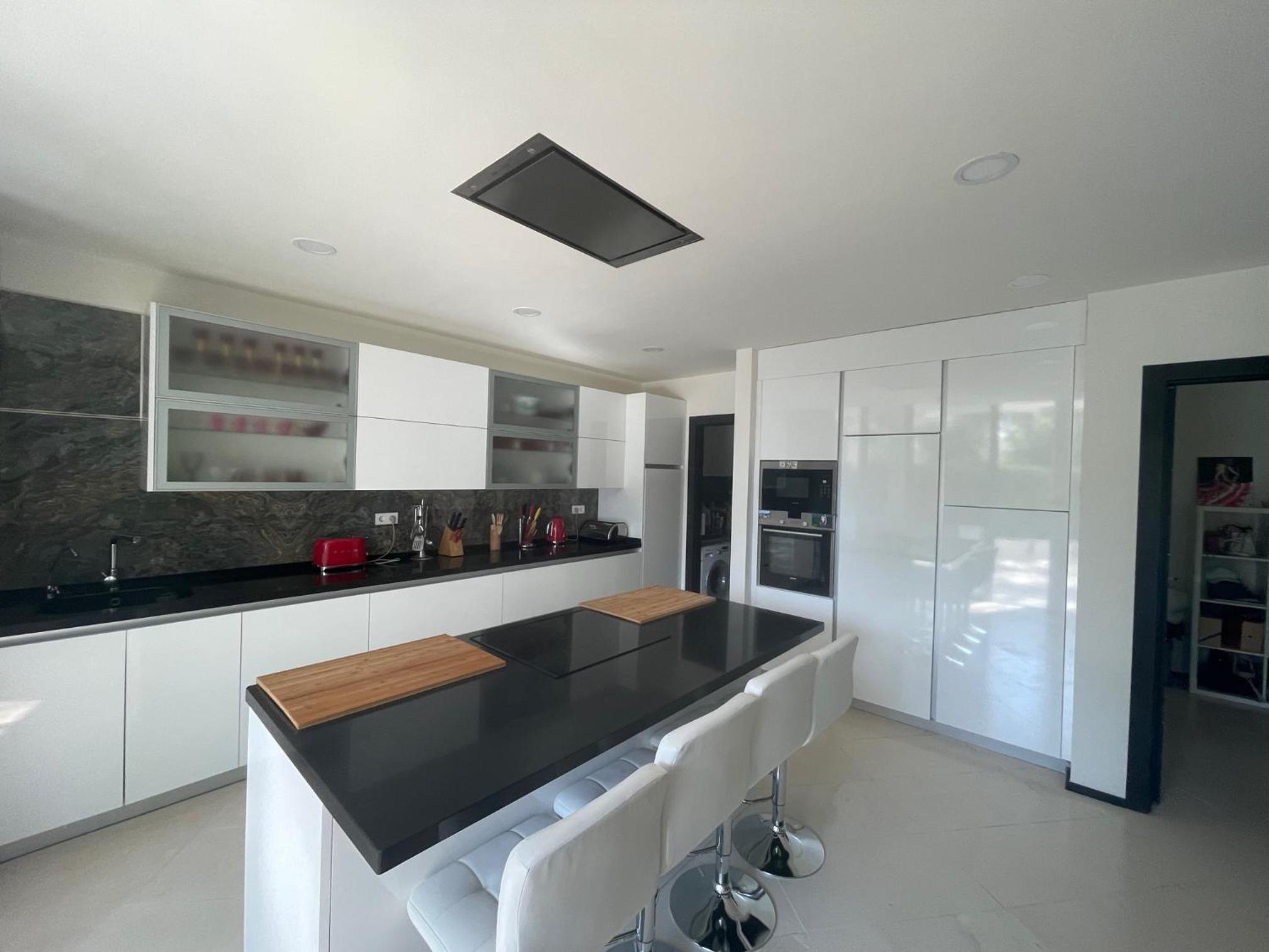 3BR Luxury Villa in Best Area of Marbella. view 2