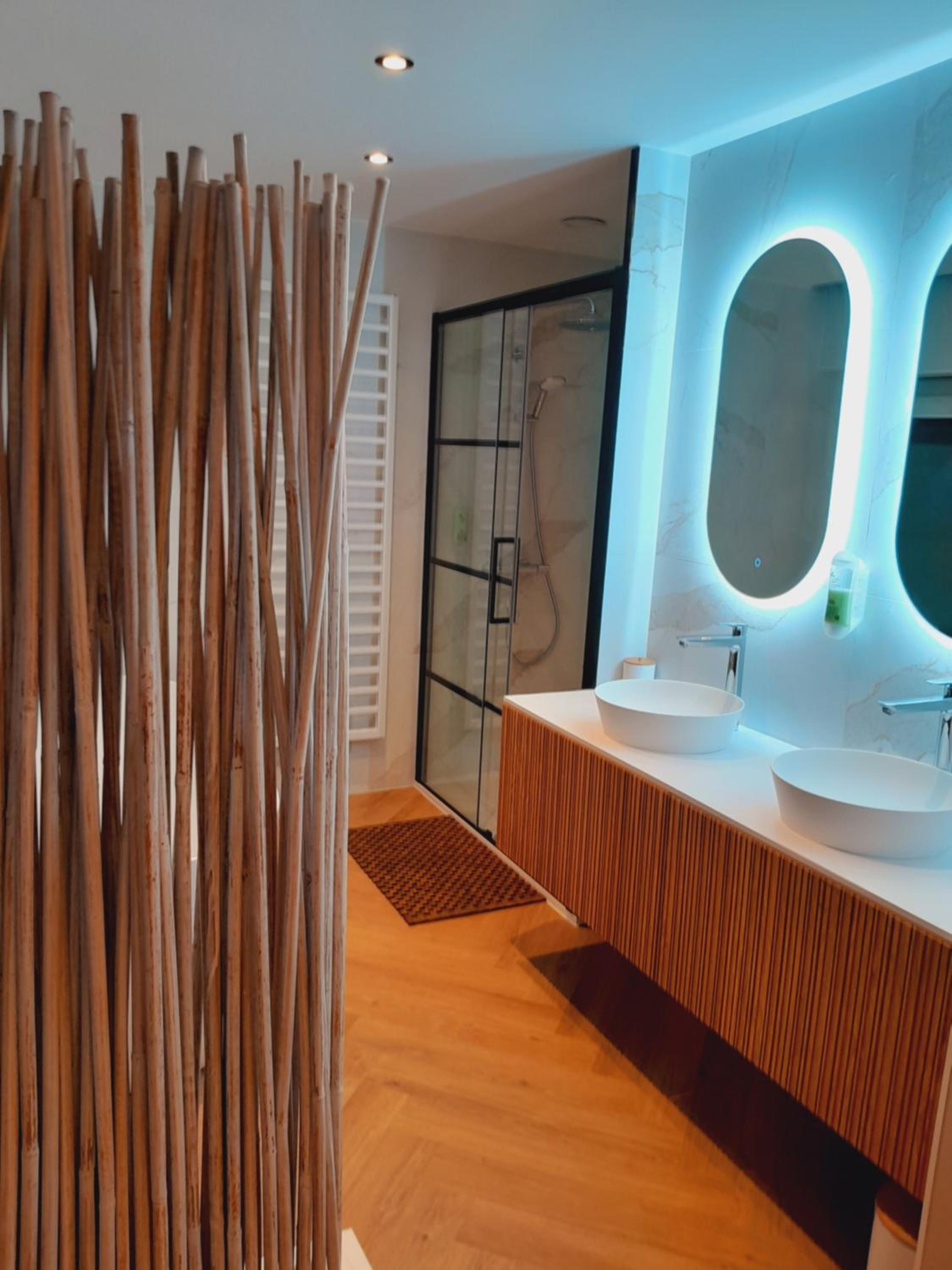 Dionbulles & Dionlodge Guesthouse, Private Wellness with pool in option