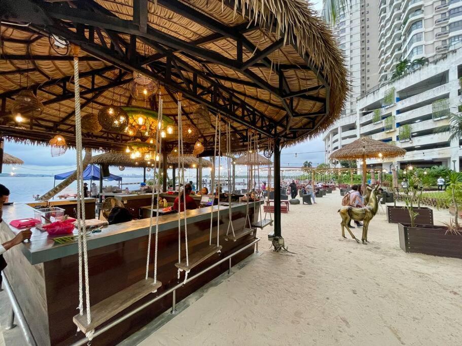 Danga Bay 3BR - Secret Lounge - Netflix - Dryer