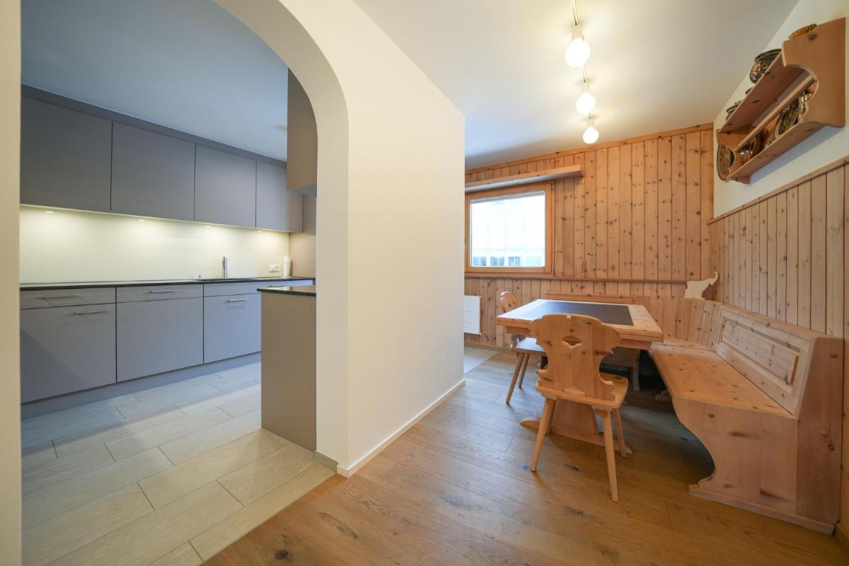 Viktoria A44 by Arosa Vacations, exklusives App im Zentrum mit privater Garage & Panoramablick