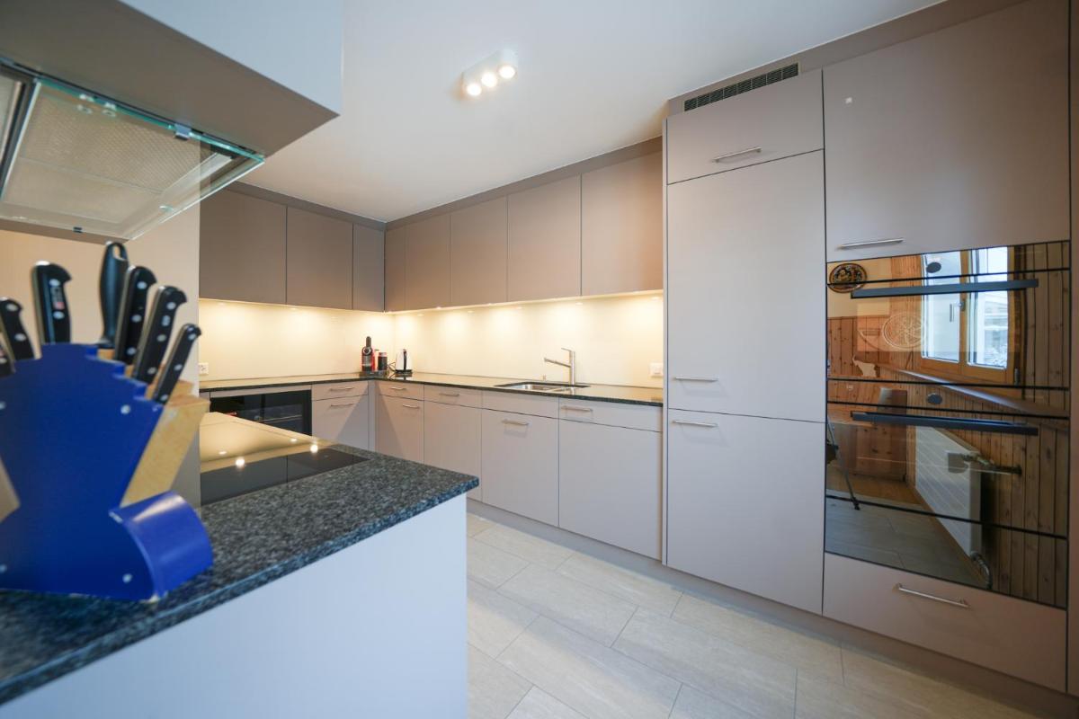 Viktoria A44 by Arosa Vacations, exklusives App im Zentrum mit privater Garage & Panoramablick