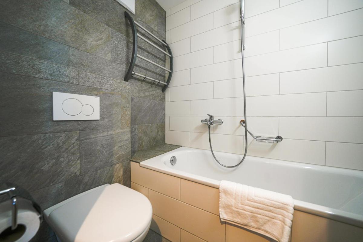 Viktoria A44 by Arosa Vacations, exklusives App im Zentrum mit privater Garage & Panoramablick