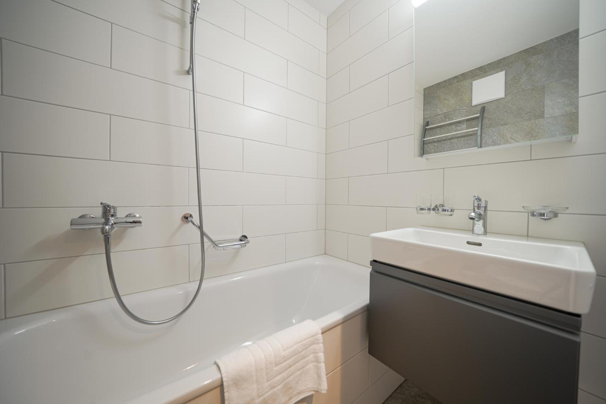 Viktoria A44 by Arosa Vacations, exklusives App im Zentrum mit privater Garage & Panoramablick