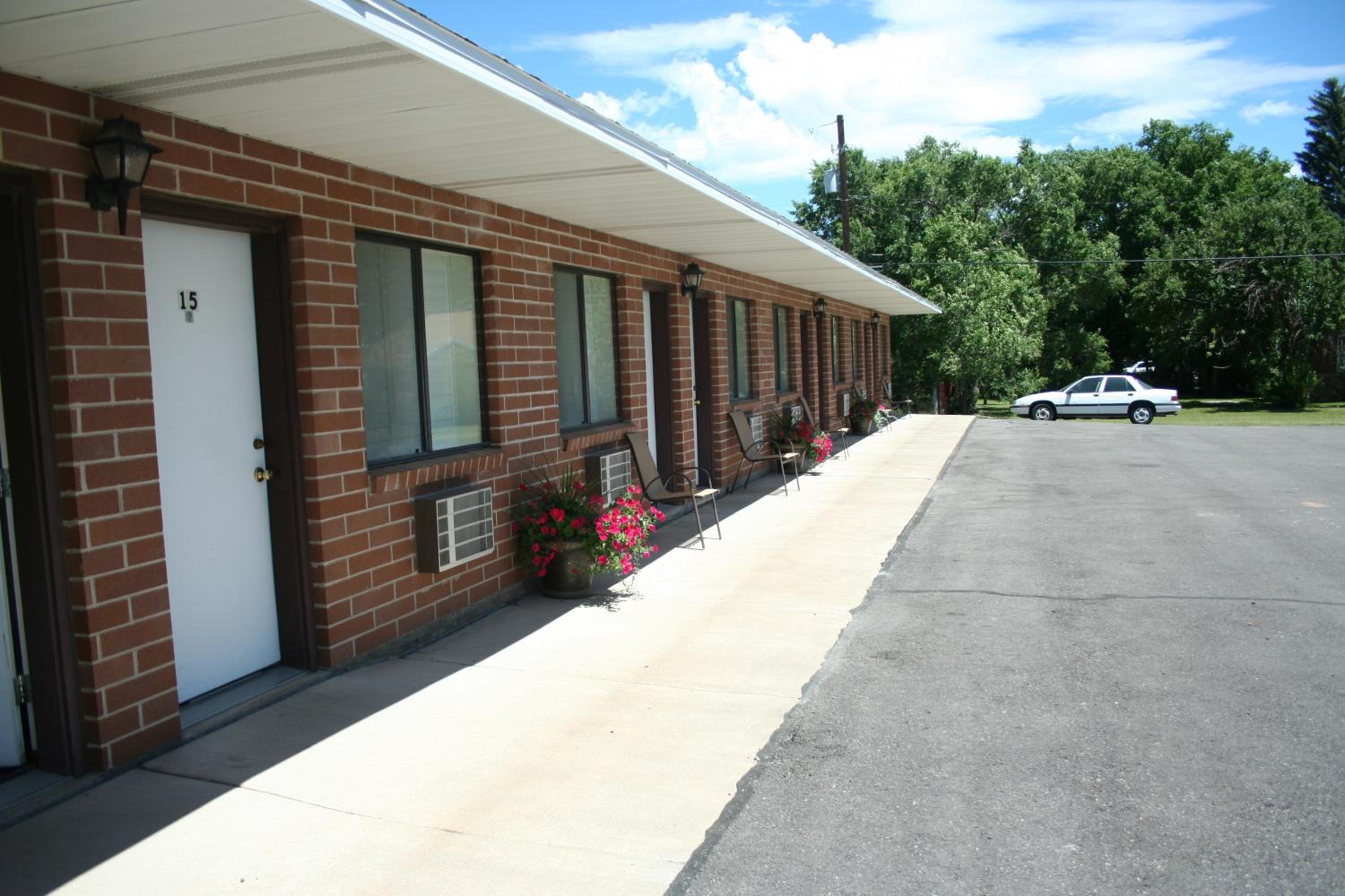 Blue Pine Motel view 3