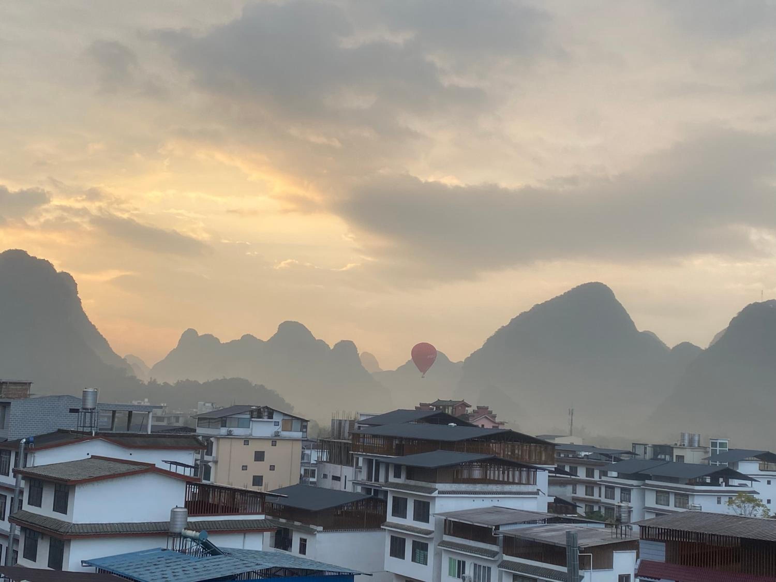 Yangshuo Eden's Social Guesthouse - Wake up to a hearty Western breakfast & fresh craft coffee & night beers & outdoor activities