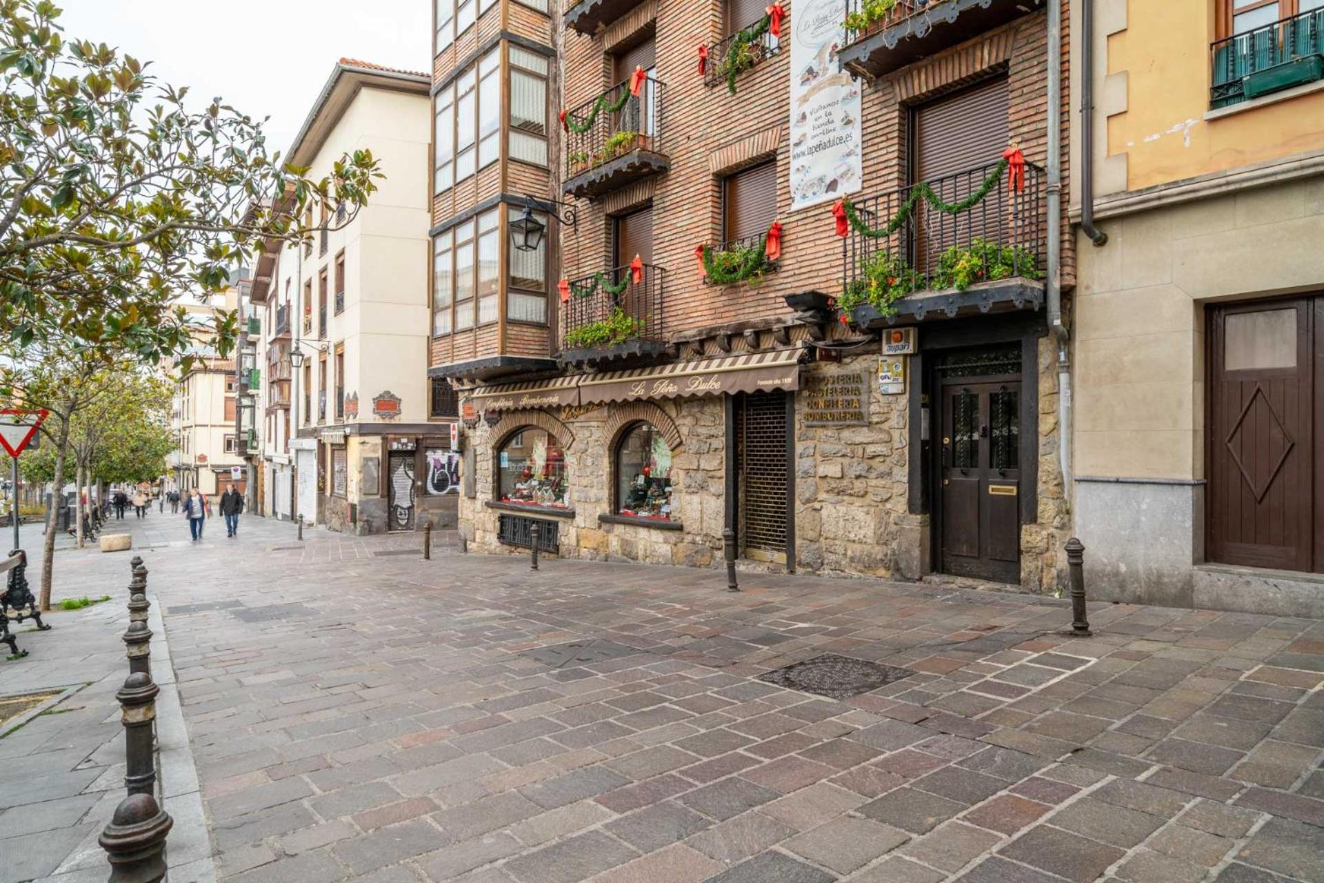 Limehome Vitoria Palacio de los Álava-Velasco view 4