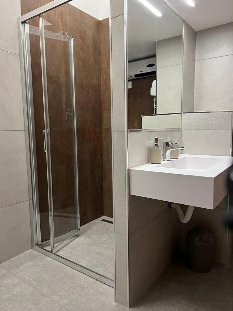 lemon suites apartments