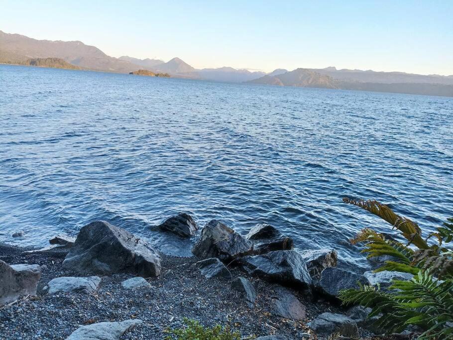 Gran casa a orillas del lago