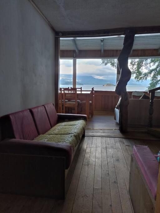 Gran casa a orillas del lago