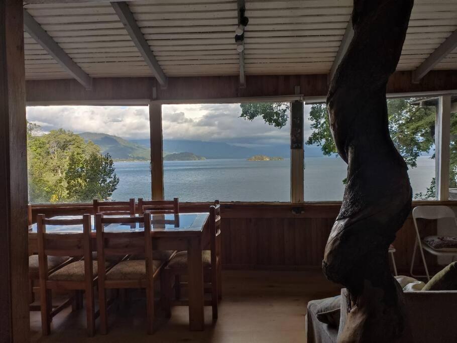 Gran casa a orillas del lago