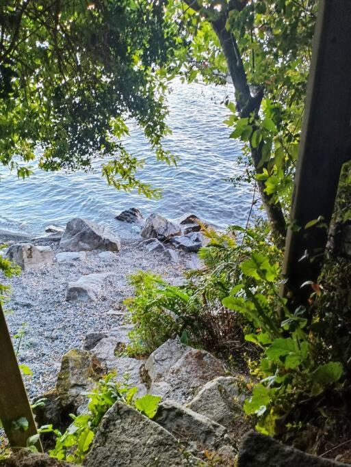 Gran casa a orillas del lago