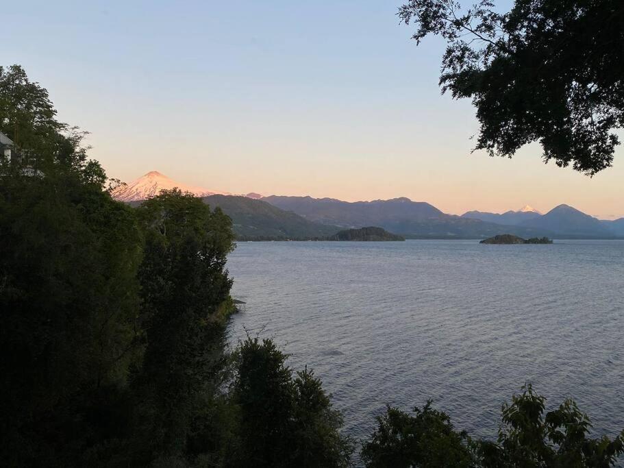Gran casa a orillas del lago