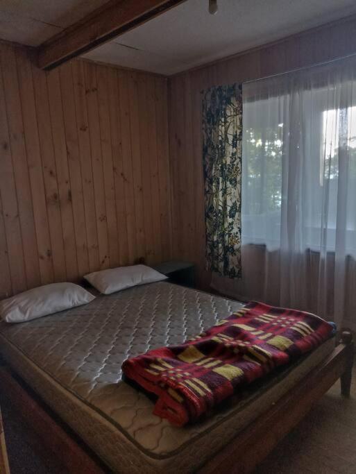 Gran casa a orillas del lago