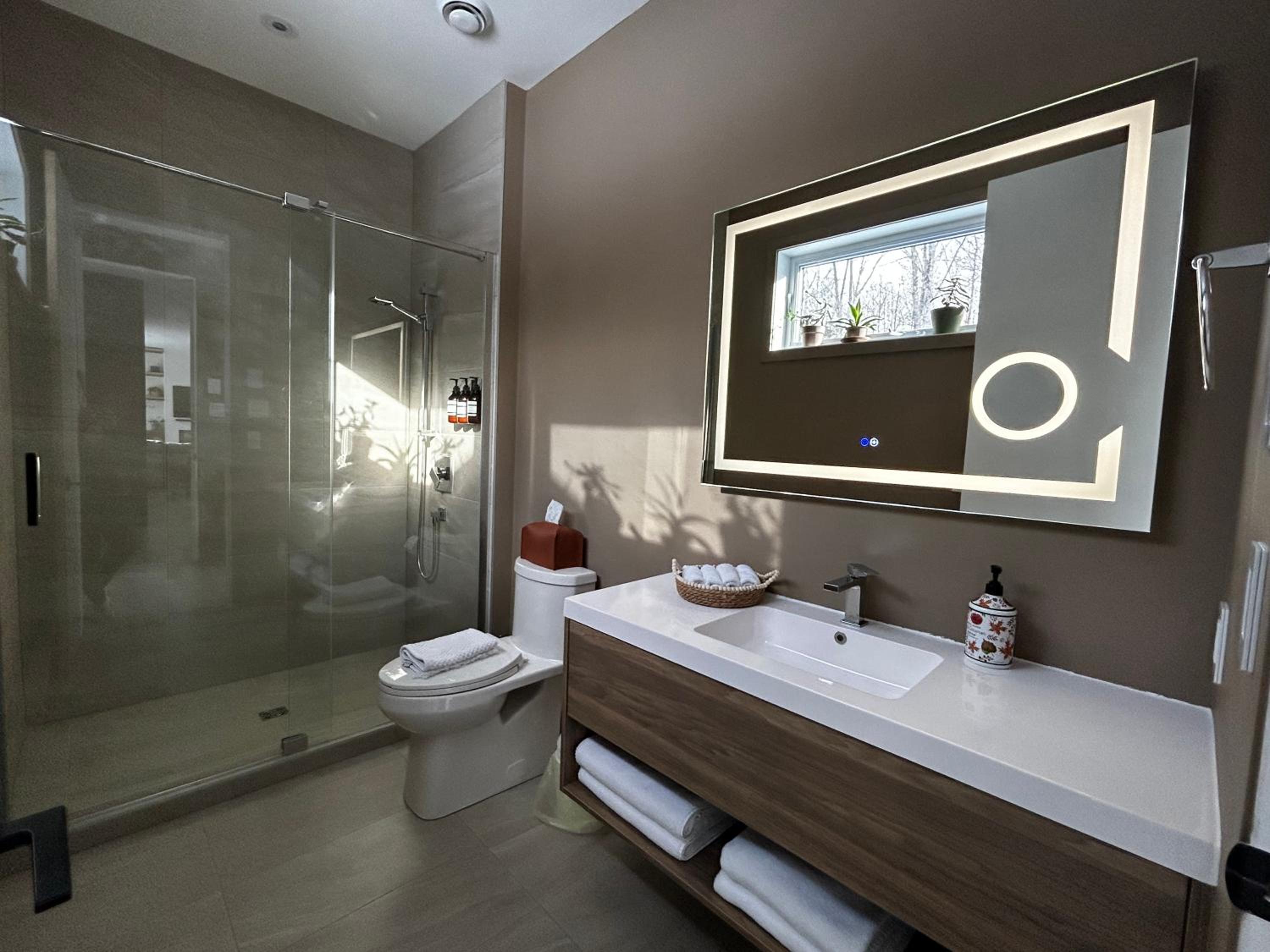 Luxury Mountain Retreat with Spa Near Mont Tremblant