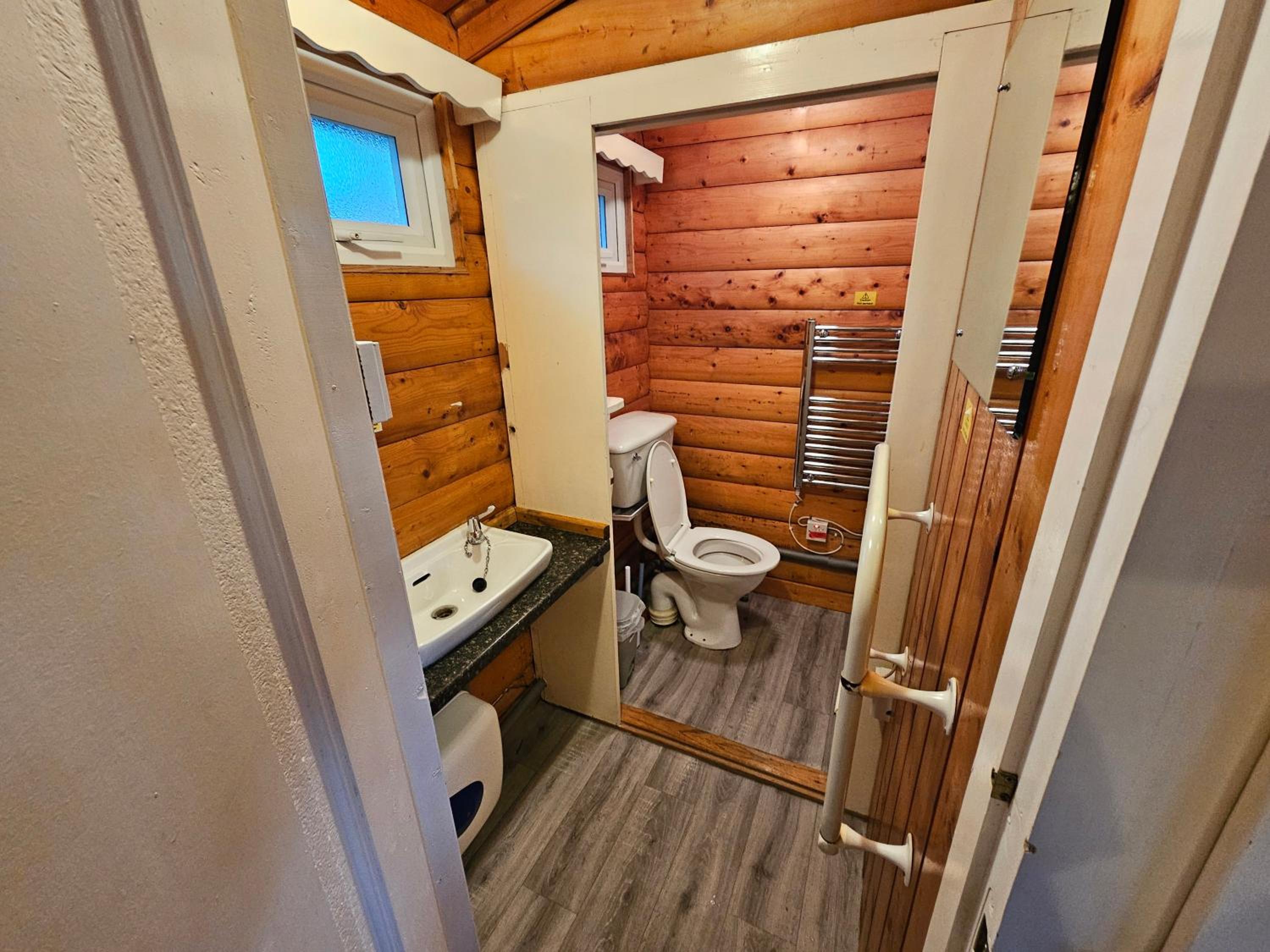 Cosy 2 bedroom Log Cabin in Snowdonia Cabin151 view 5