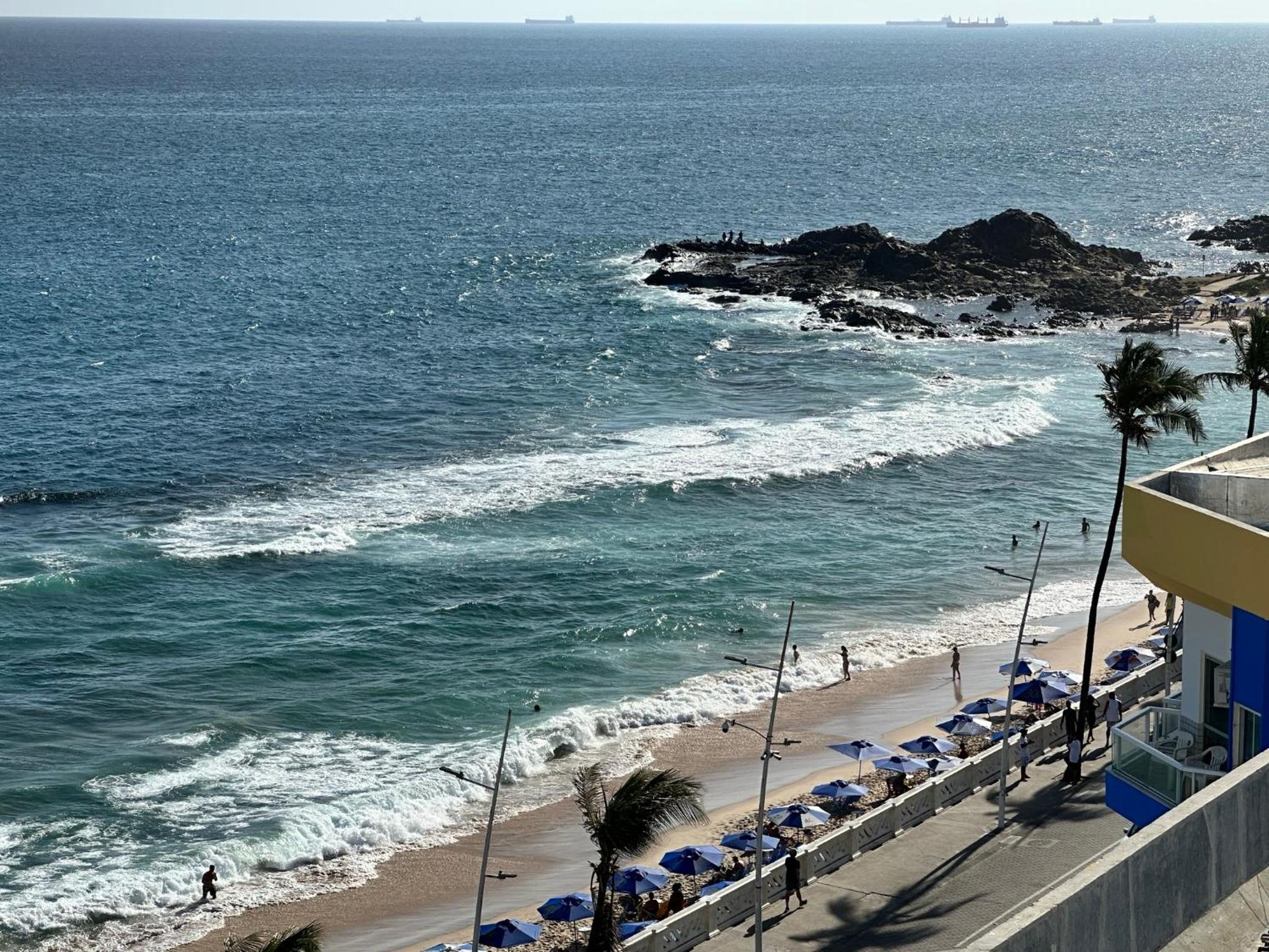 Belíssimo apartamento vista mar na Barra. Diretamente no circuito do Carnaval - Em frente a praia