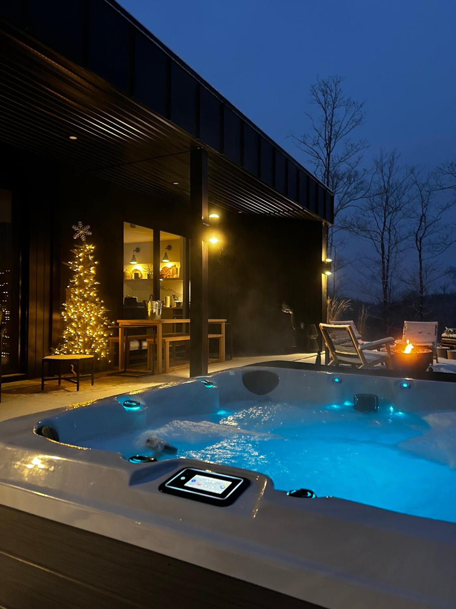 Luxury Mountain Retreat with Spa Near Mont Tremblant
