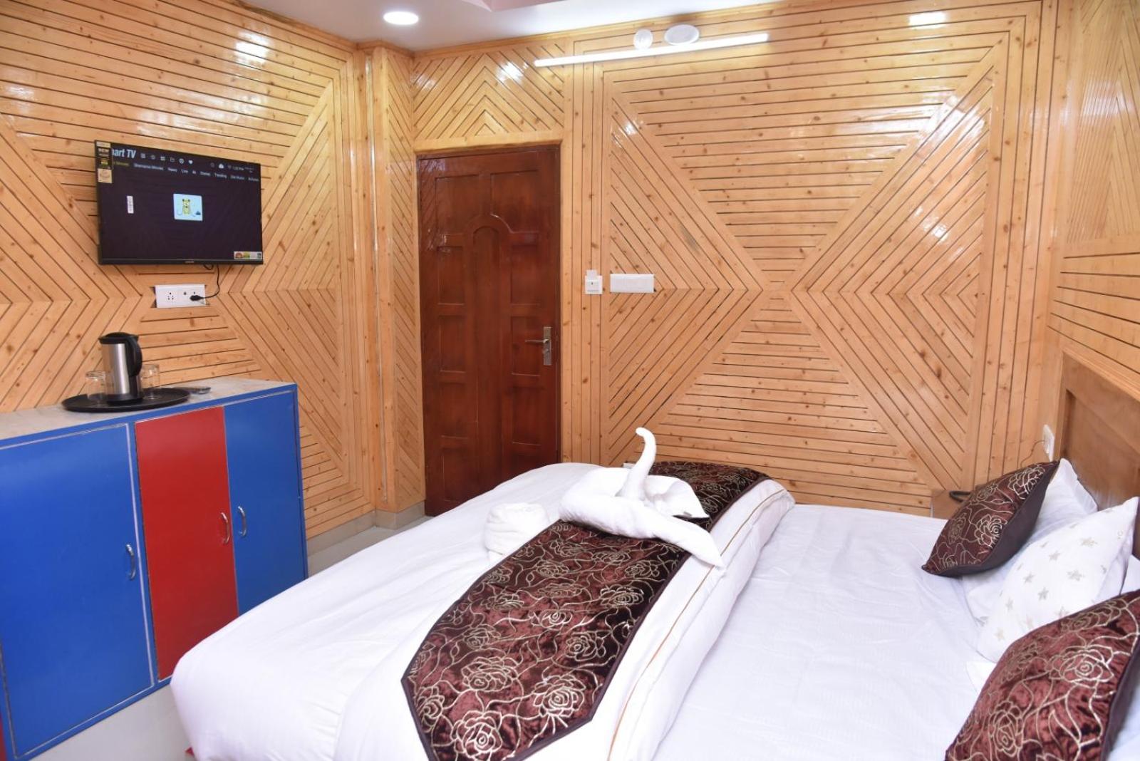 Sarahan Holiday Inn