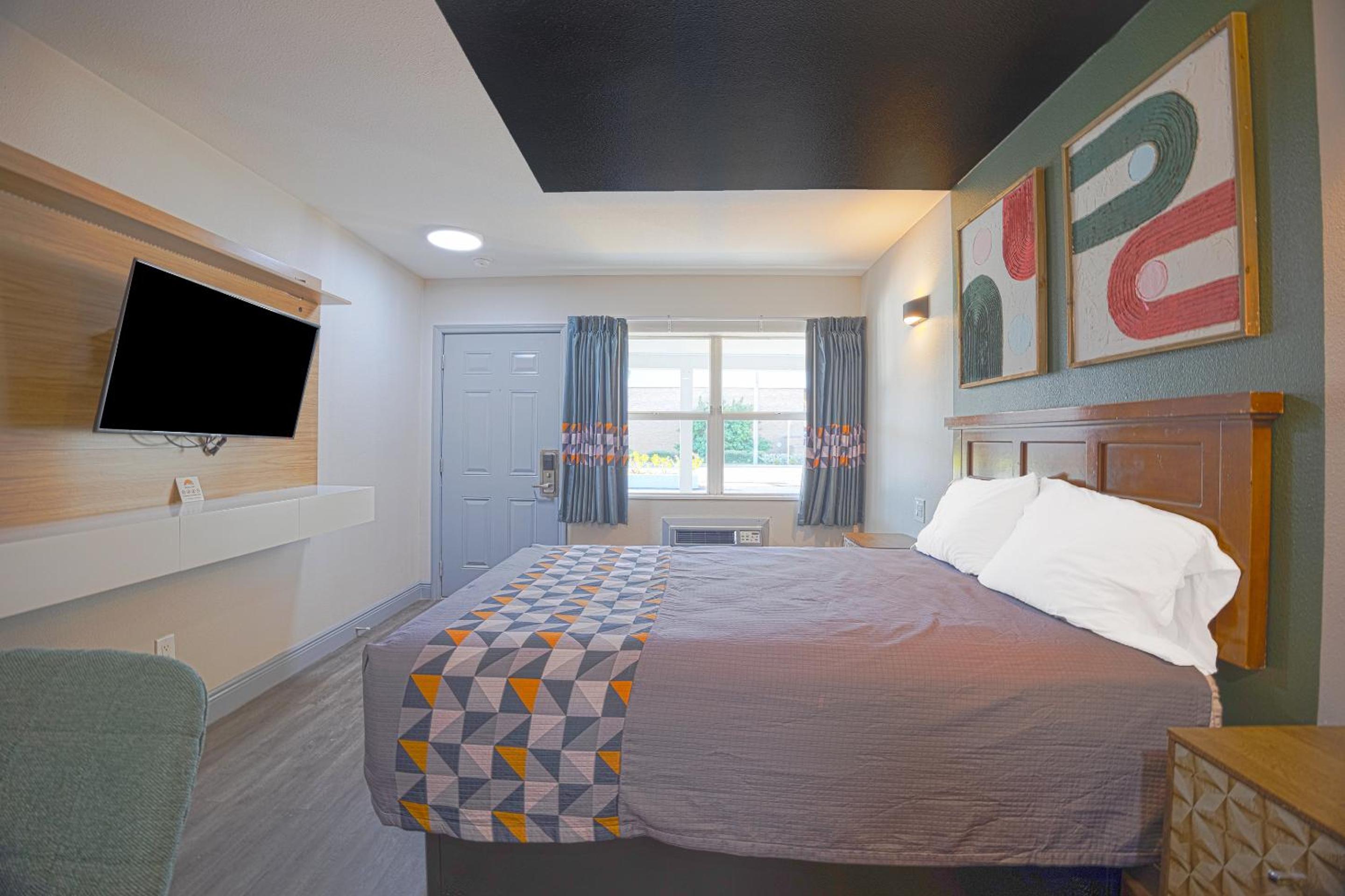 Sunrise Inn by OYO Titusville FL