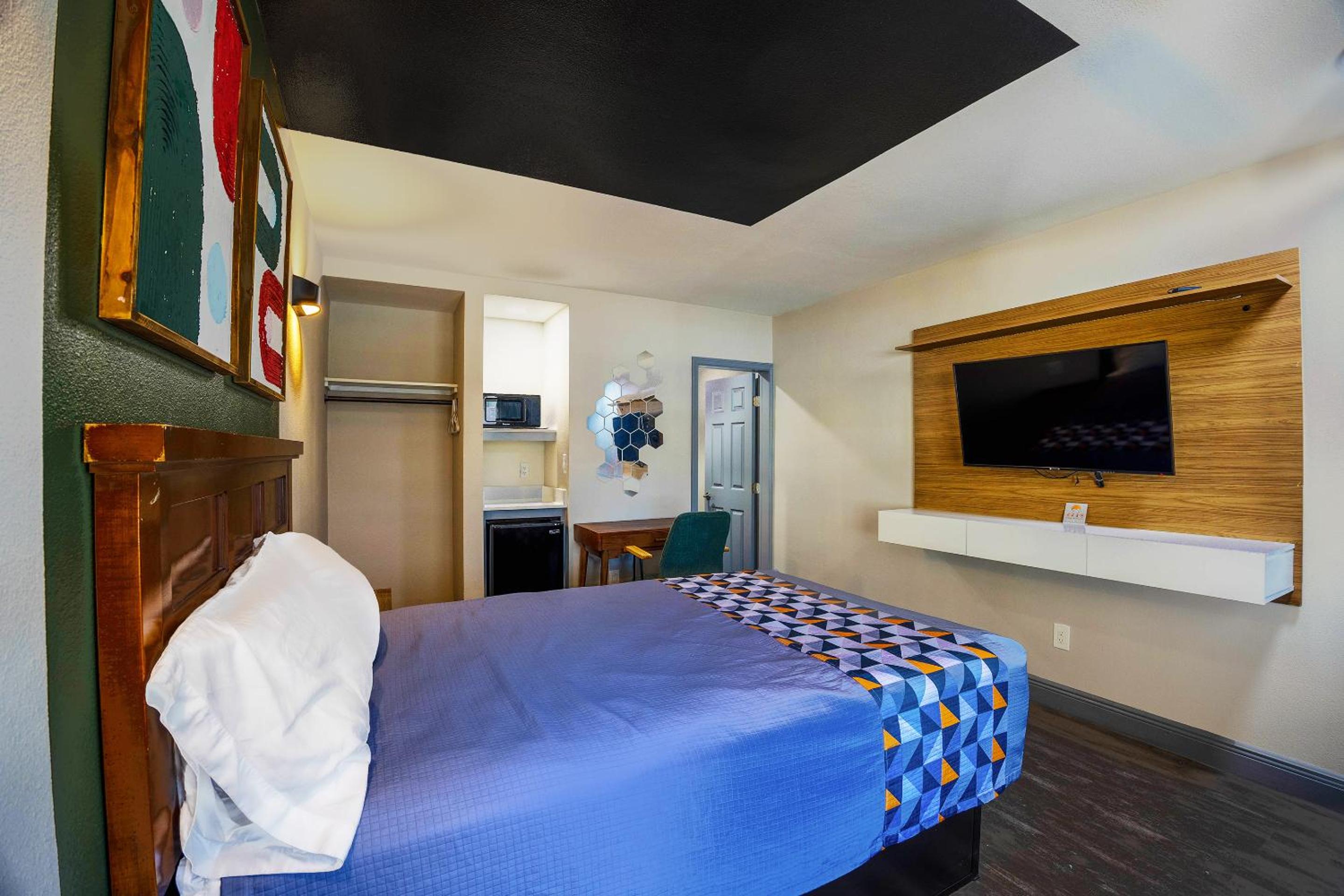 Sunrise Inn by OYO Titusville FL