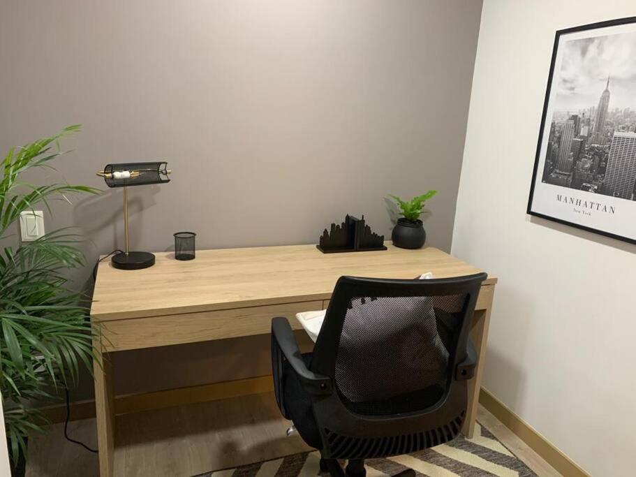 RemoteCasa - El Poblado, 2 Bedrooms+Office