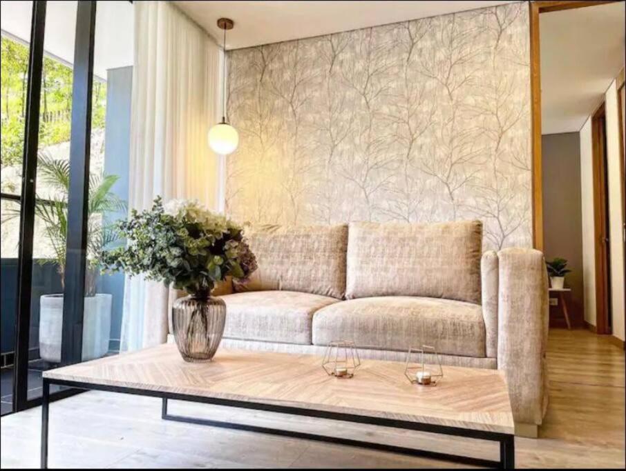 RemoteCasa - El Poblado, 2 Bedrooms+Office