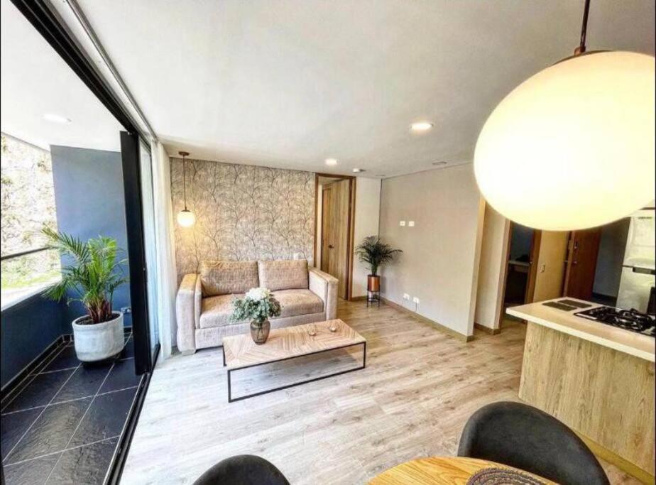 RemoteCasa - El Poblado, 2 Bedrooms+Office