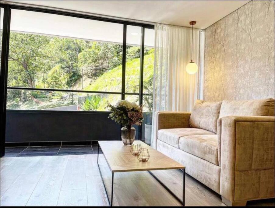 RemoteCasa - El Poblado, 2 Bedrooms+Office