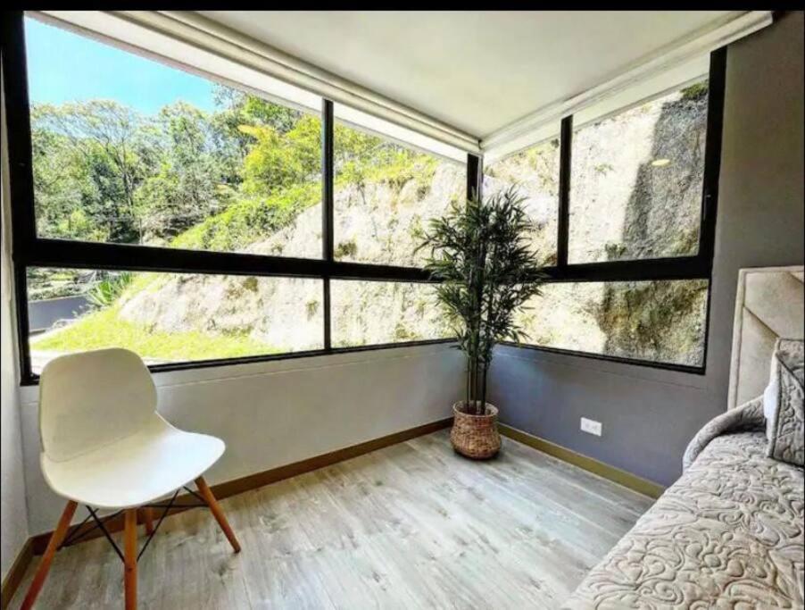 RemoteCasa - El Poblado, 2 Bedrooms+Office