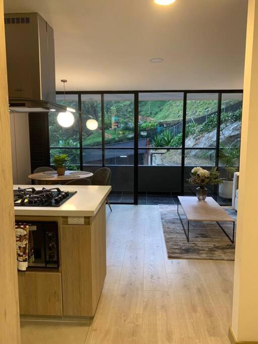 RemoteCasa - El Poblado, 2 Bedrooms+Office