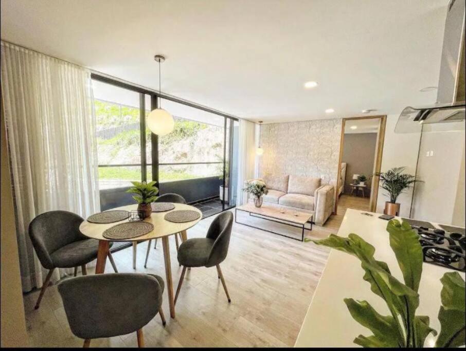 RemoteCasa - El Poblado, 2 Bedrooms+Office