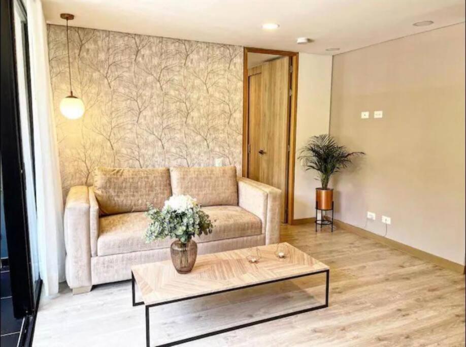 RemoteCasa - El Poblado, 2 Bedrooms+Office