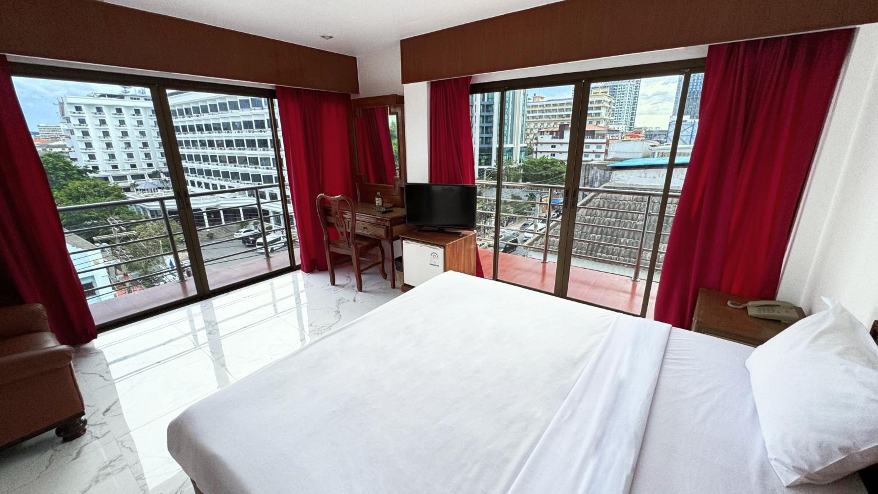 Highfive Hotel Pattaya
