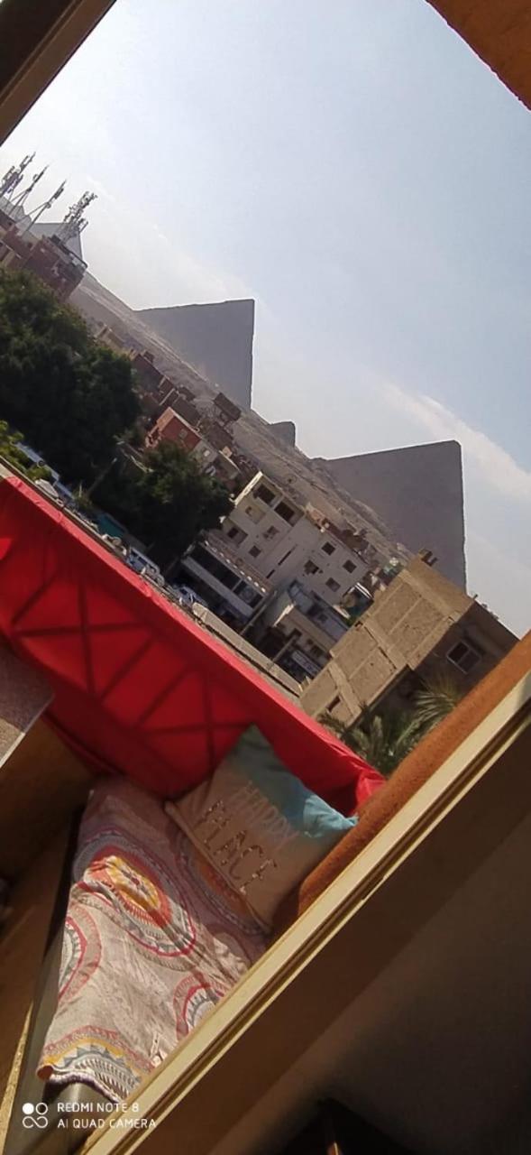 close PYRAMIDS