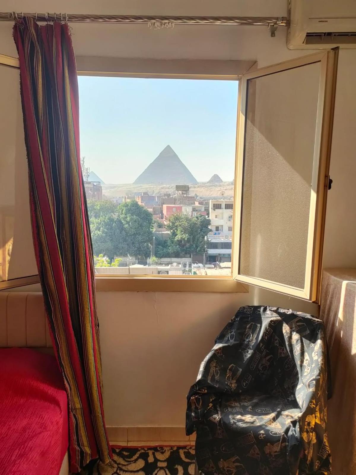 close PYRAMIDS