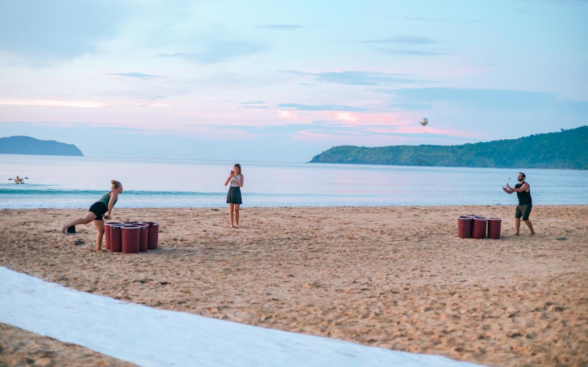 Mad Monkey Hostel Nacpan Beach