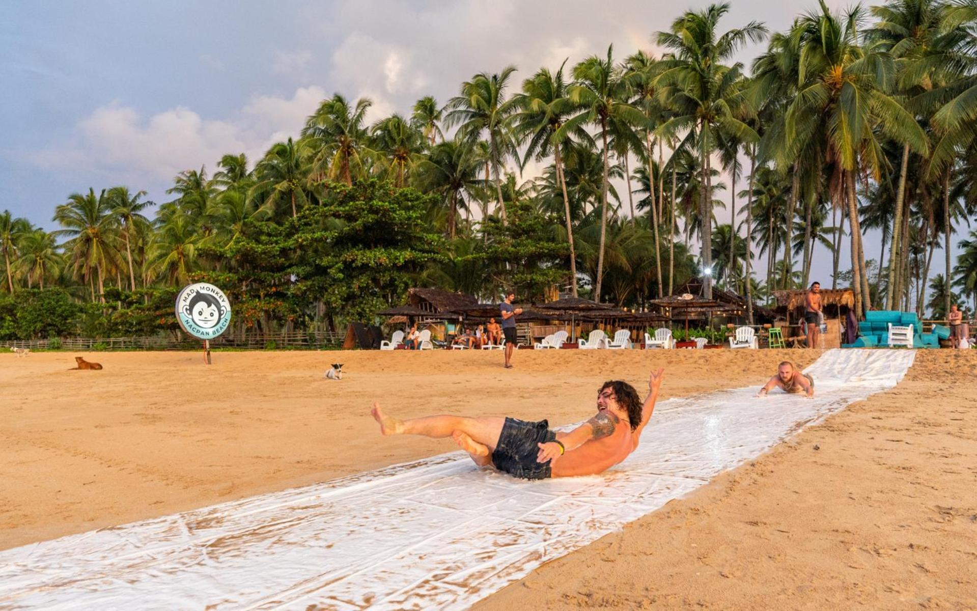 Mad Monkey Hostel Nacpan Beach